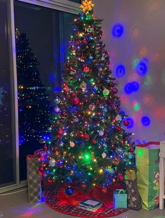 Unveiling 2023's Colorful Christmas Lights Tree Ideas: A Festive Fusion ...