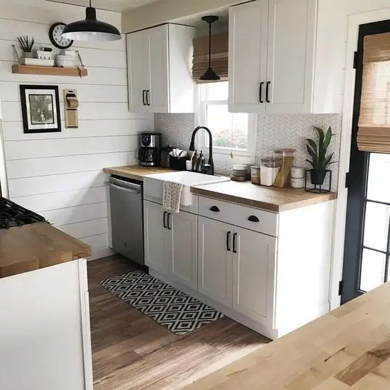 Craftsman Kitchen Ideas 2024: White, Joanna Gaines, Fireplace Magic, and More for a Timeless Culinary Haven