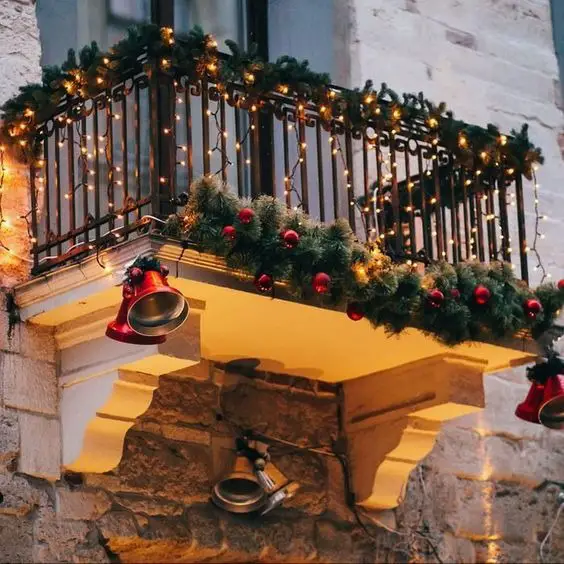 Enchanting Christmas Lights for Apartment Balconies: Ideas to Illuminate Your Space in 2023