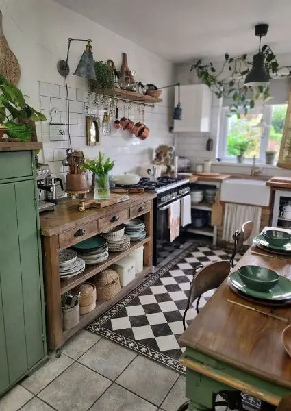 Vintage Kitchen Ideas 2024: Embrace Farmhouse, 1950s Charm, and Retro Fusion for Timeless Elegance in Your Modern American Home