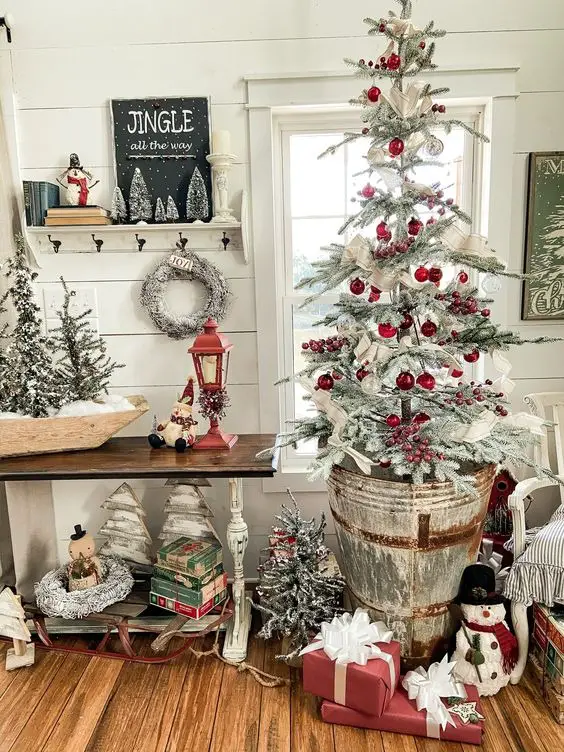 Timeless Elegance: Vintage Christmas Decor Ideas 2023 | Farmhouse, Modern, Elegant - Unveiling Nostalgic Charm