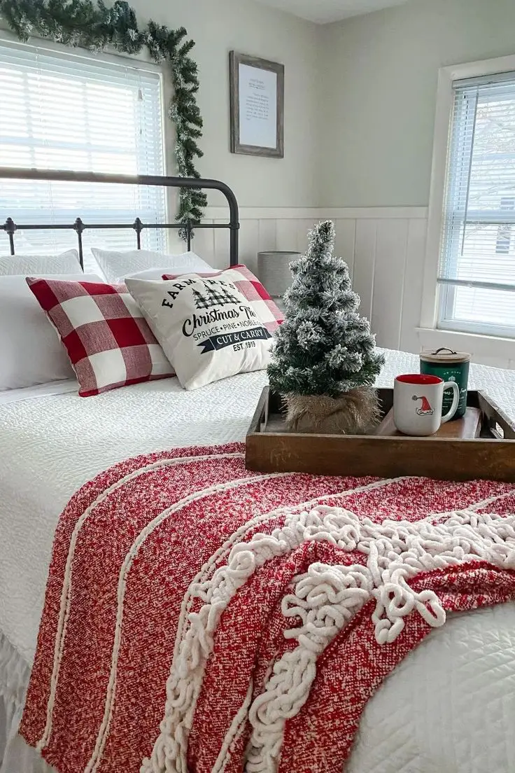 Transform Your Space with 2023 Christmas Decor Ideas for a Cozy, Aesthetic Bedroom | Pink, Green, and More