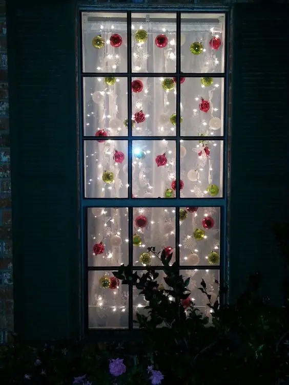 Enchanting Christmas Lights on Windows 2023: Ideas, How-To, and Professional Tips for Festive Brilliance Inside and Outside