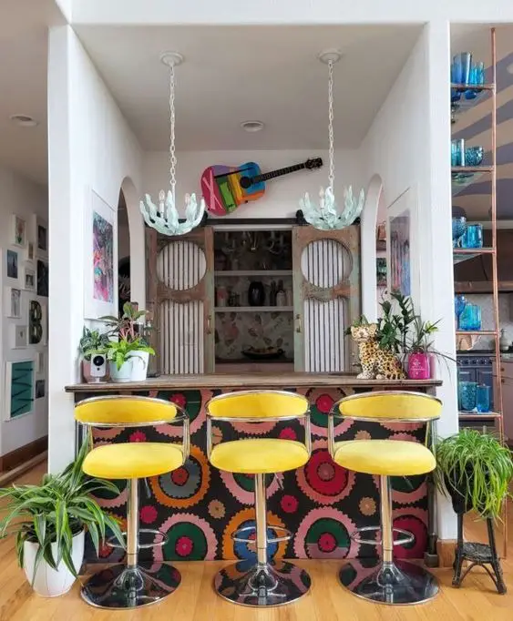 Vintage Kitchen Ideas 2024: Embrace Farmhouse, 1950s Charm, and Retro Fusion for Timeless Elegance in Your Modern American Home