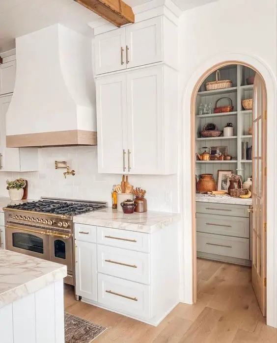 Craftsman Kitchen Ideas 2024: White, Joanna Gaines, Fireplace Magic, and More for a Timeless Culinary Haven