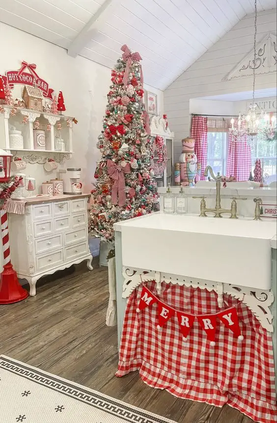 Timeless Elegance: Old Fashion Christmas Decorating Ideas 2023 for Cozy Living Rooms, Kitchens, and Beyond