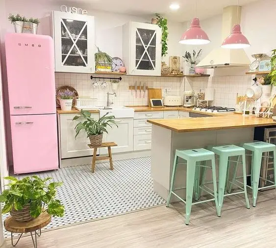 Vintage Kitchen Ideas 2024: Embrace Farmhouse, 1950s Charm, and Retro Fusion for Timeless Elegance in Your Modern American Home
