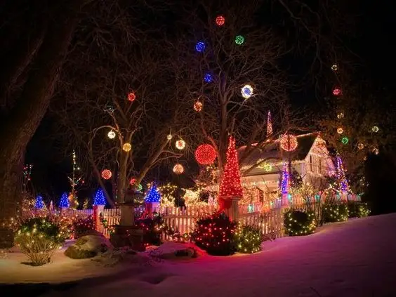 Transform Your Home with Red, White, and Green Christmas Lights Outside: 2023 Festive Brilliance