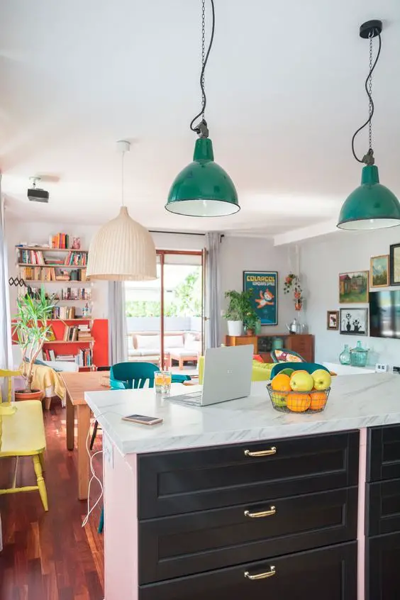 Vintage Kitchen Ideas 2024: Embrace Farmhouse, 1950s Charm, and Retro Fusion for Timeless Elegance in Your Modern American Home