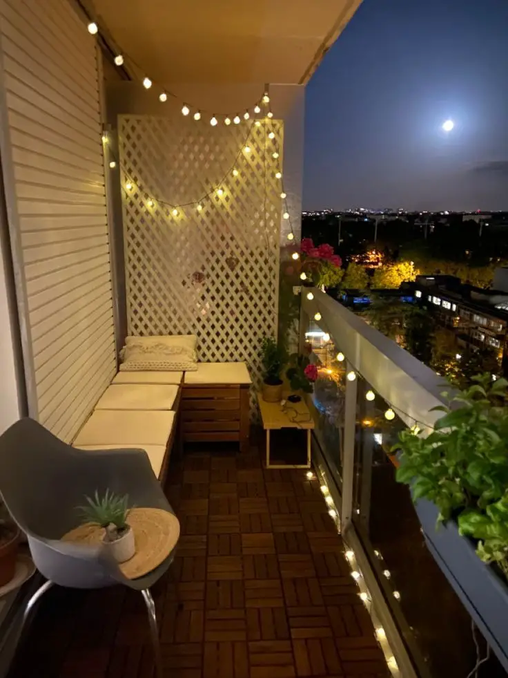 Enchanting Christmas Lights for Apartment Balconies: Ideas to Illuminate Your Space in 2023
