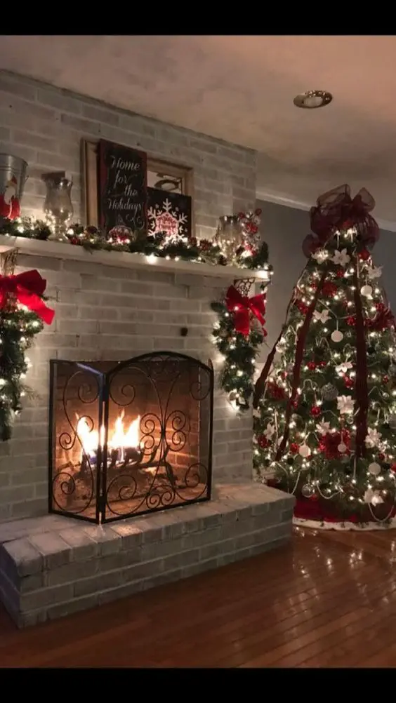 Transform Your Space with Christmas Lights on Wall 2023: Ideas, Hanging Tips, and Aesthetic Brilliance