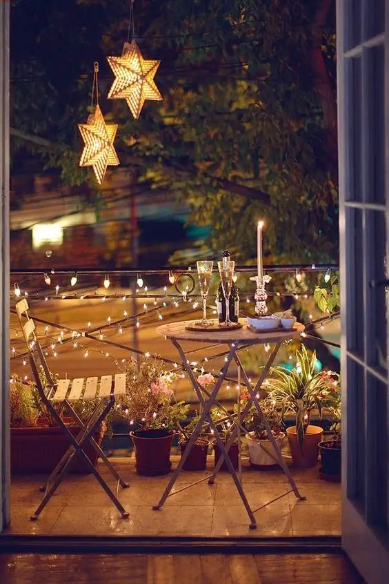 Enchanting Christmas Lights for Apartment Balconies: Ideas to Illuminate Your Space in 2023