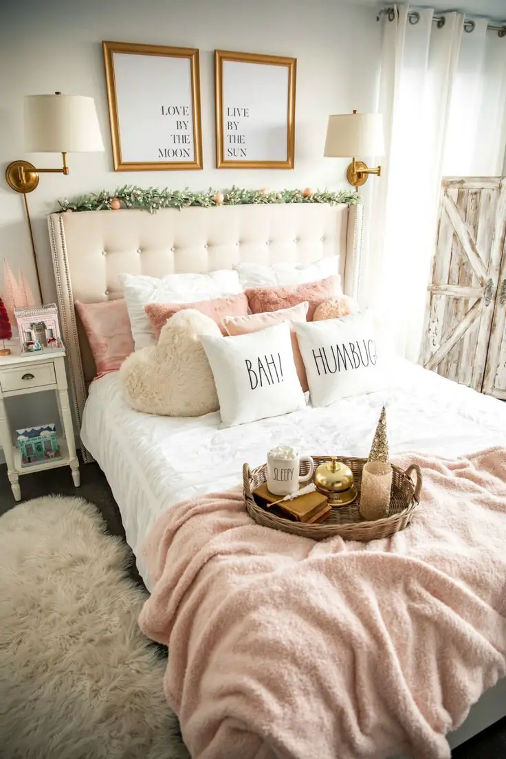 Transform Your Space with 2023 Christmas Decor Ideas for a Cozy, Aesthetic Bedroom | Pink, Green, and More