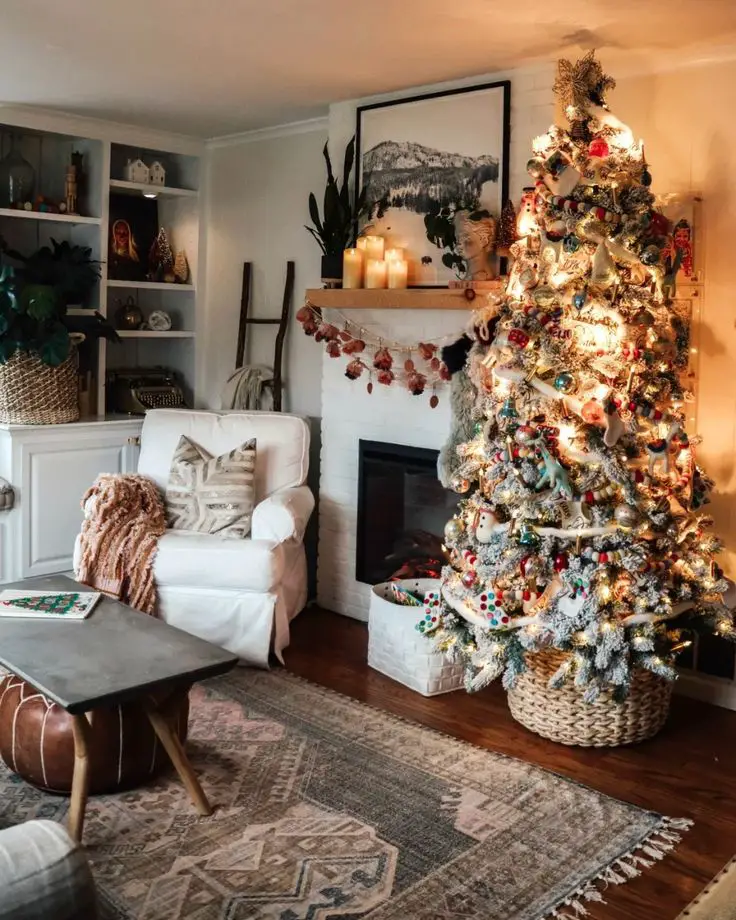 Elevate Your Space: Elegant Christmas Decor Ideas for Living Room 2023 - A Perfect Blend of Modernity, Coziness, and Tradition