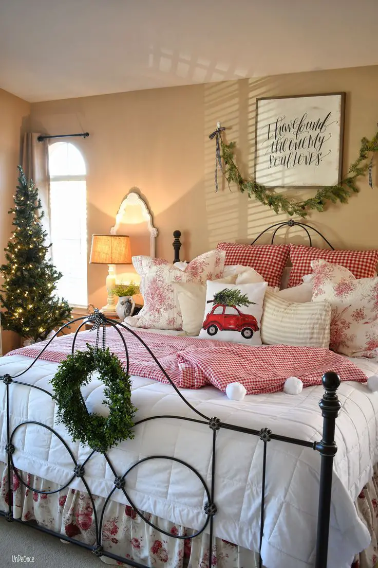 Transform Your Space with 2023 Christmas Decor Ideas for a Cozy, Aesthetic Bedroom | Pink, Green, and More