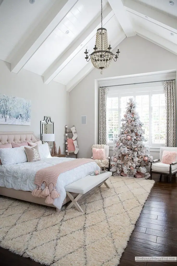 Transform Your Space with 2023 Christmas Decor Ideas for a Cozy, Aesthetic Bedroom | Pink, Green, and More
