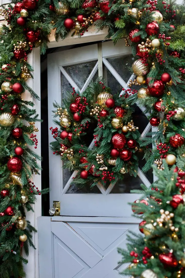 Transform Your Outdoor Space: Christmas Decor Ideas 2023 | Lights, Trees, and Elegance Await!