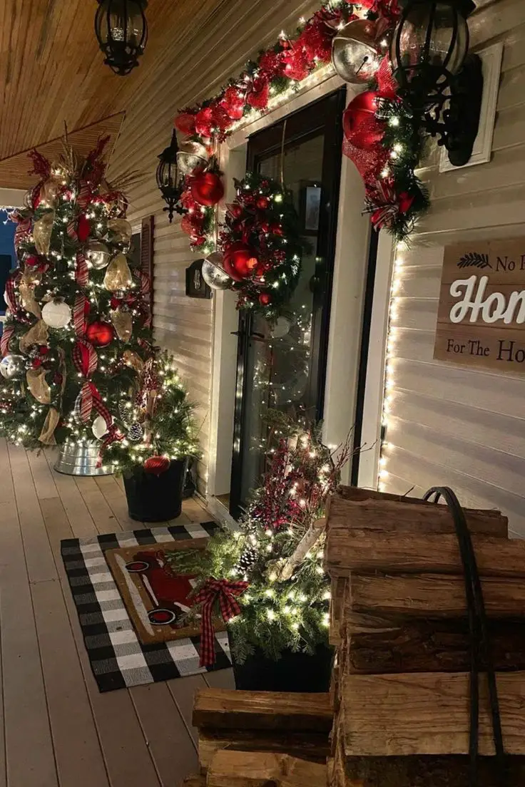 Transform Your Outdoor Space: Christmas Decor Ideas 2023 | Lights, Trees, and Elegance Await!
