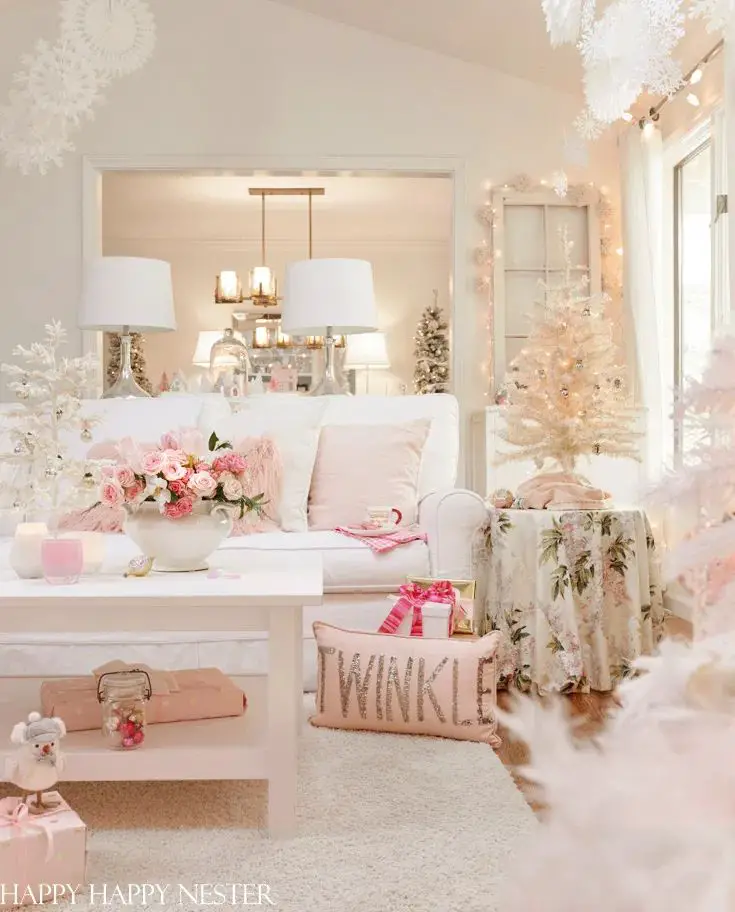 Transform Your Space with 2023 Christmas Decor Ideas for a Cozy, Aesthetic Bedroom | Pink, Green, and More