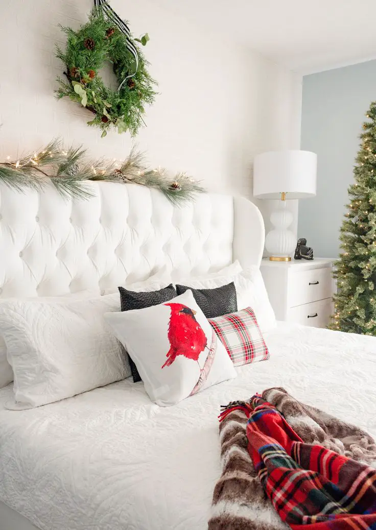 Transform Your Space with 2023 Christmas Decor Ideas for a Cozy, Aesthetic Bedroom | Pink, Green, and More
