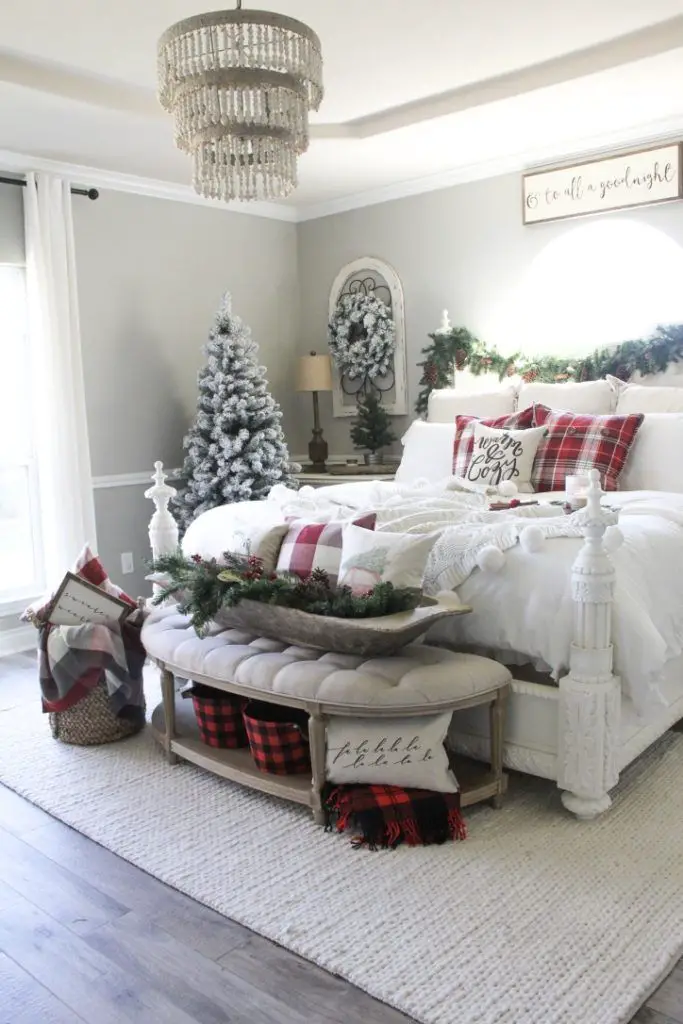 Transform Your Space with 2023 Christmas Decor Ideas for a Cozy, Aesthetic Bedroom | Pink, Green, and More