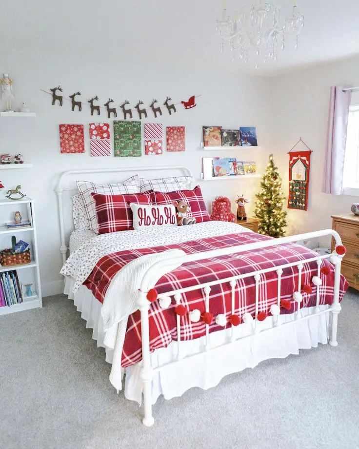 Transform Your Space with 2023 Christmas Decor Ideas for a Cozy, Aesthetic Bedroom | Pink, Green, and More