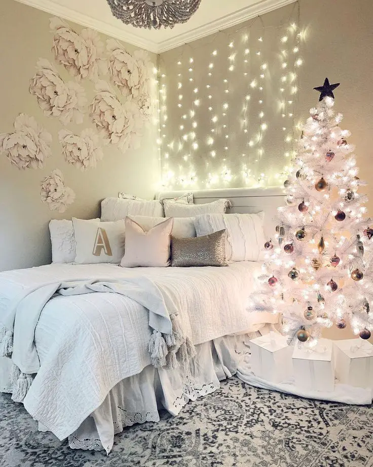 Transform Your Space with 2023 Christmas Decor Ideas for a Cozy, Aesthetic Bedroom | Pink, Green, and More