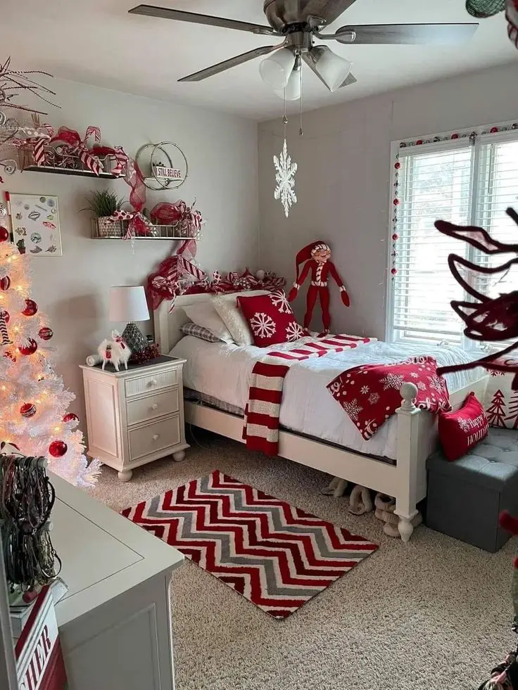 Transform Your Space with 2023 Christmas Decor Ideas for a Cozy, Aesthetic Bedroom | Pink, Green, and More