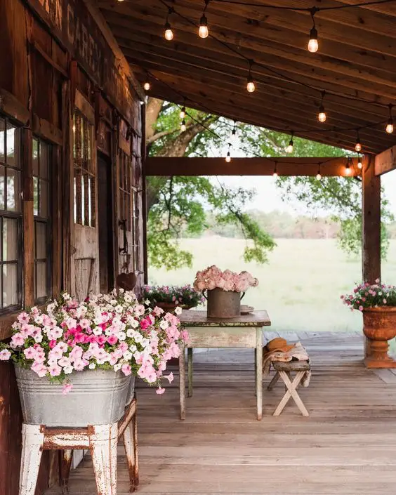 2024's Top Spring Barn Decor Trends for Rustic Elegance