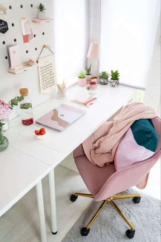 Fresh Spring Desk Decor 2024: Revitalize Your Workspace
