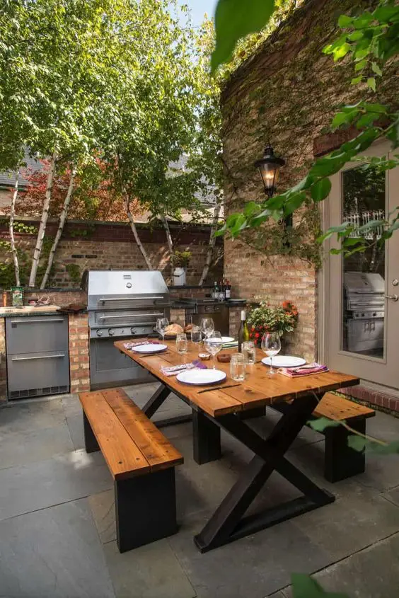 Stylish 2024 Outdoor Kitchen Trends for Chic Backyard Living Spaces