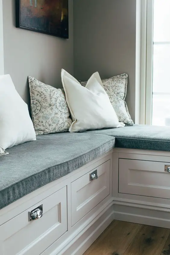 2024 Pantry Sofa Trends: Office Design Meets Cozy Minimalism