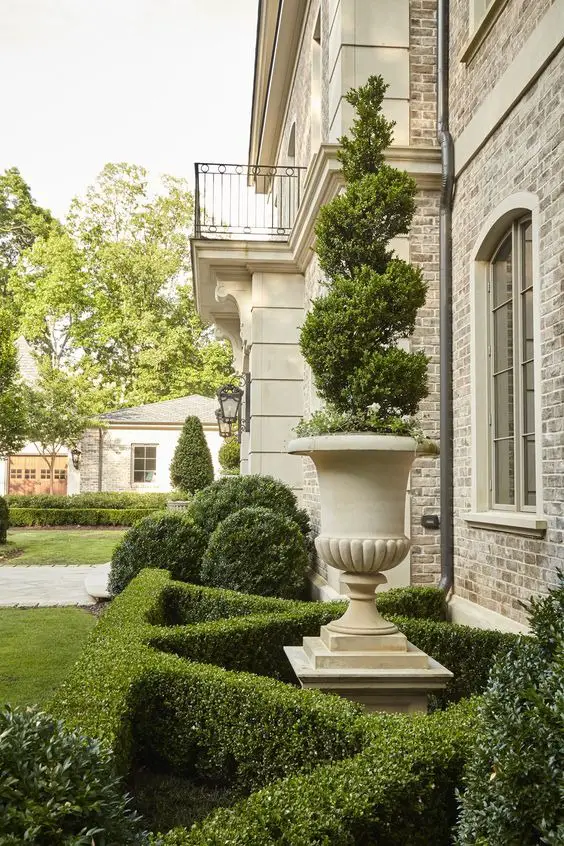 Mastering Home Elegance: Designing with Low-Maintenance Bushes for Farmhouse Charm and Curb Appeal