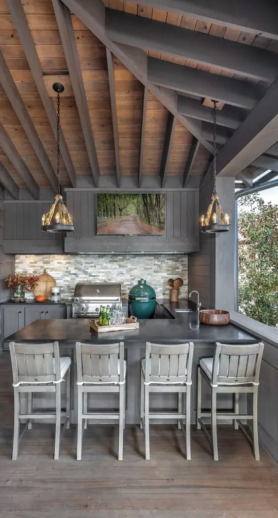 Crafting 2024's Backyard Oasis: Farmhouse Elegance in Outdoor Kitchen Design