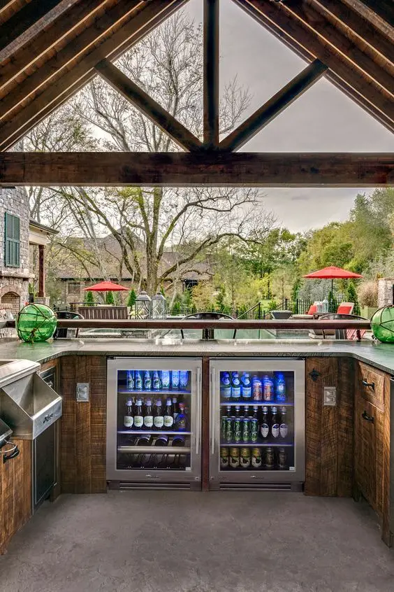 Stylish 2024 Outdoor Kitchen Trends for Chic Backyard Living Spaces