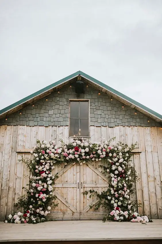 2024's Top Spring Barn Decor Trends for Rustic Elegance