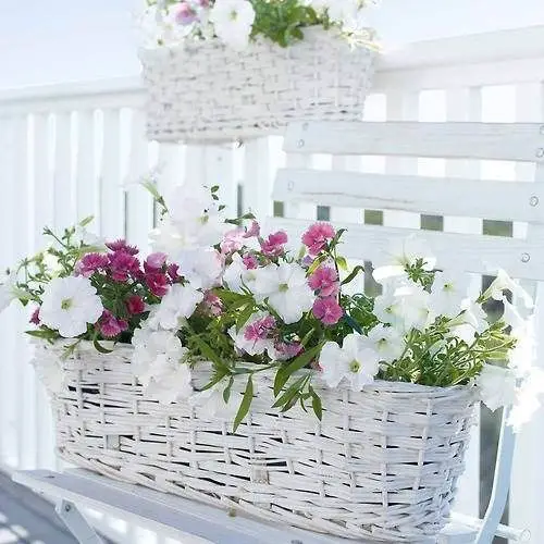 2024 Spring Porch Decor: Fresh Farmhouse & Modern Outdoor Ideas