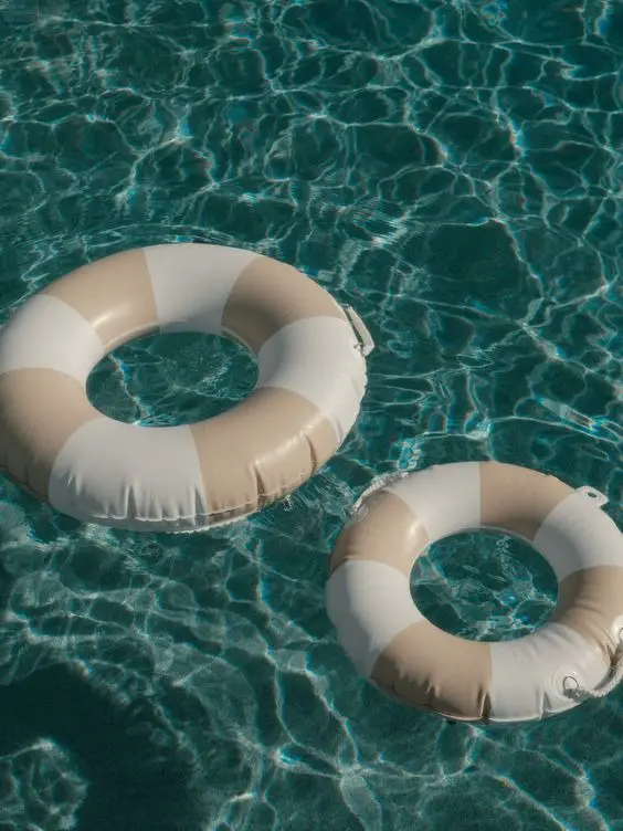 2024 Spring Pool Decor: Chic & Fresh Outdoor Styling Trends