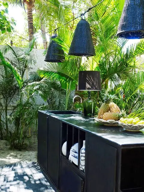 Stylish 2024 Outdoor Kitchen Trends for Chic Backyard Living Spaces