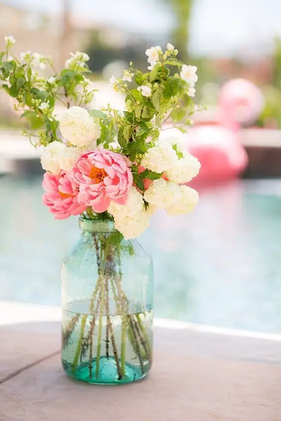 2024 Spring Pool Decor: Chic & Fresh Outdoor Styling Trends