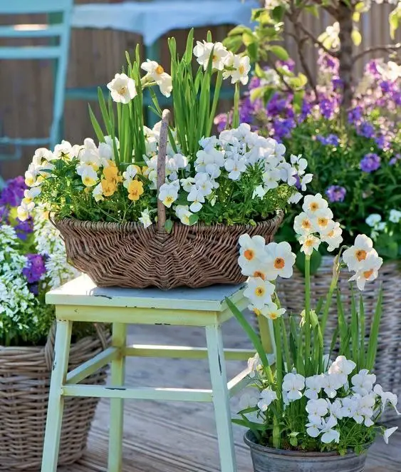 Fresh Spring Front Yard Decor Ideas for a Chic Boho Loo