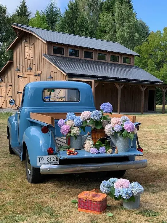 2024's Top Spring Barn Decor Trends for Rustic Elegance