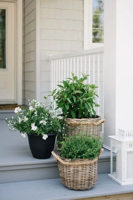 2024 Spring Porch Decor: Fresh Farmhouse & Modern Outdoor Ideas