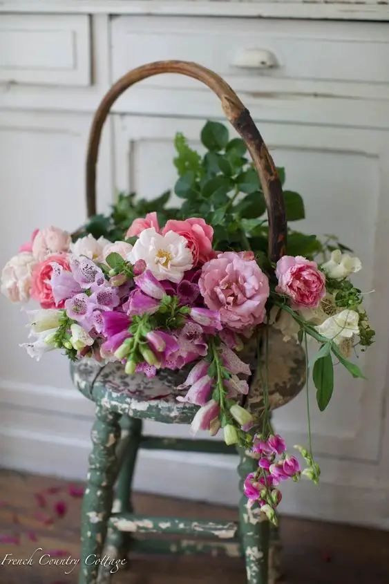 Spring Shed Decor 2024: Rustic Charm Meets Blooming Elegance