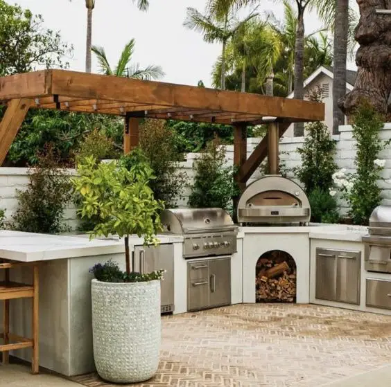 Unveiling 2024 Trends: Modern, Rustic, and Luxe Backyard Outdoor Kitchens for American Homes