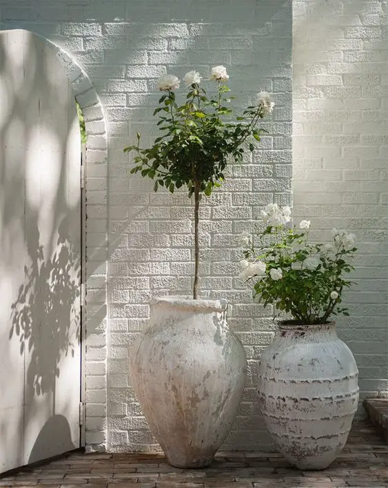 Chic 2024 Spring Backyard Decor: Trends for Stylish Outdoor Spaces