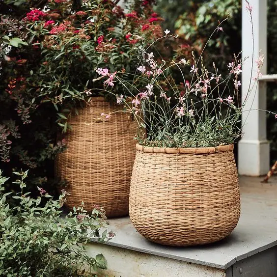 2024 Spring Porch Decor: Fresh Farmhouse & Modern Outdoor Ideas
