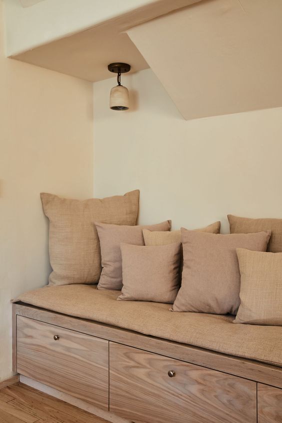 2024 Pantry Sofa Trends: Office Design Meets Cozy Minimalism