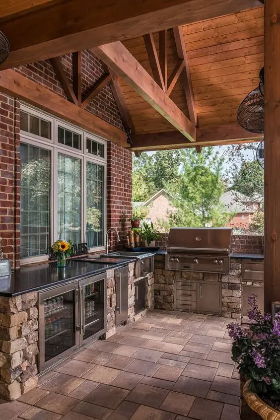 Unveiling 2024 Trends: Modern, Rustic, and Luxe Backyard Outdoor Kitchens for American Homes