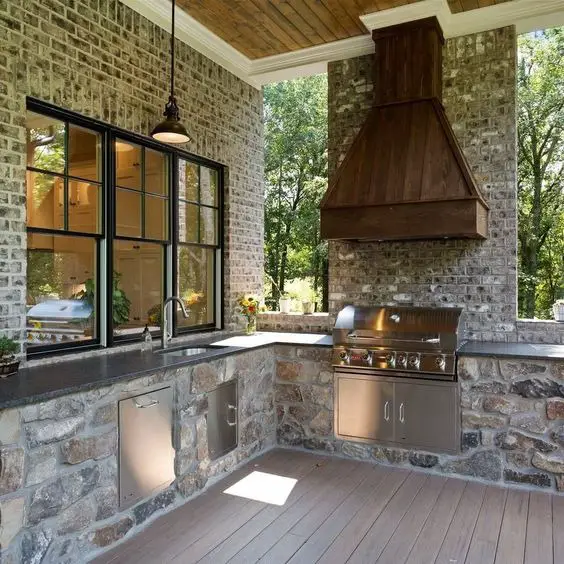 Crafting 2024's Backyard Oasis: Farmhouse Elegance in Outdoor Kitchen Design